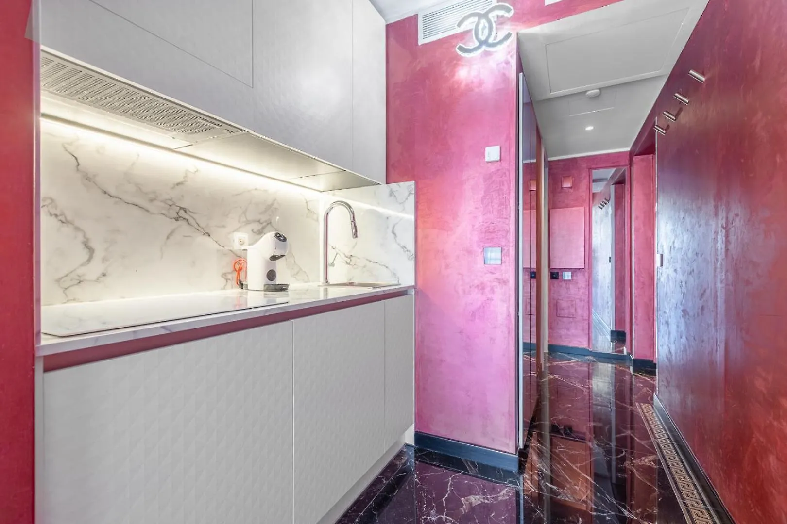 Luxury Studio Renovated 2024 With Free Parking Beausoleil