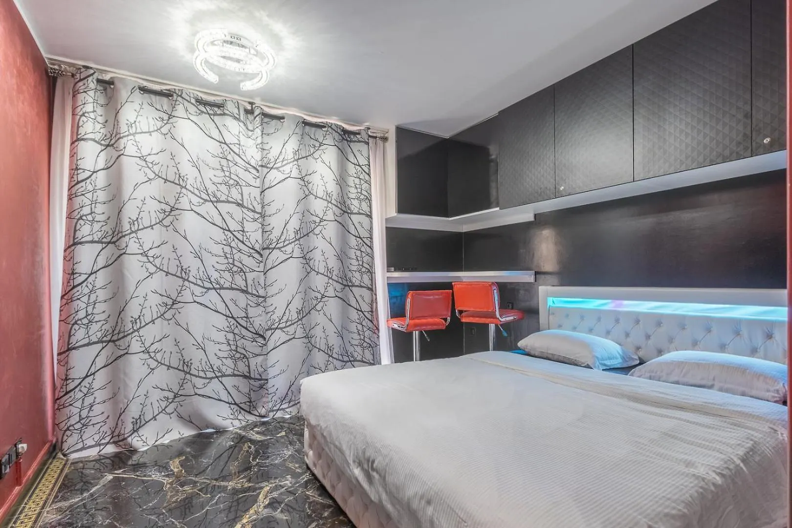 Luxury Studio Renovated 2024 With Free Parking Beausoleil Apartment